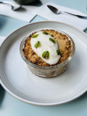 Vegan crumble  at Judy in Paris