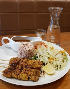 Nasi sate tempe. Kuah kacangnya banyak. Yg di belakang air limun gratis at LN Fortunate Coffee in Palembang