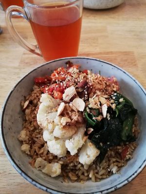 Riz complet, houmous de betterave, choux-fleur grillé, épinard etc. at BOL Porridge Bar in Paris