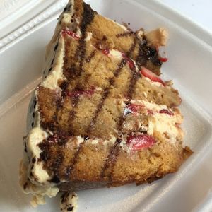 Gâteau au citron et aux fraises at Vegano in Montreal