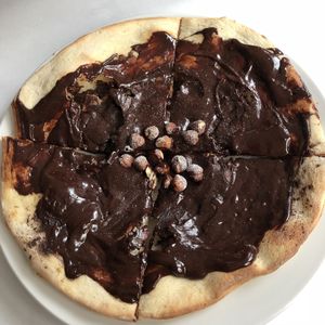 Pizza au Nutella at Vegano in Montreal