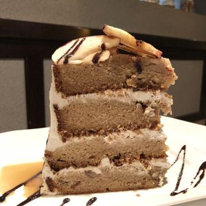 Gâteau pomme caramel at Vegano in Montreal