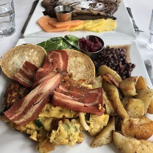 Déjeuner explosion at Vegano in Montreal