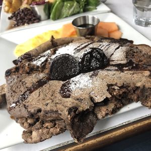 Double crêpe farcie aux Oreo at Vegano in Montreal