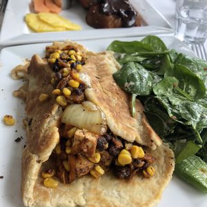 Burrito tofu fumé, poivrons, maïs, fèves at Vegano in Montreal