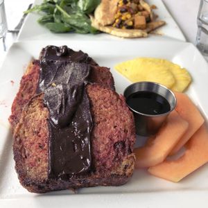 Pain doré fraises et chocolat at Vegano in Montreal