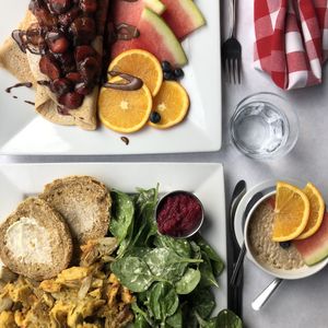 Omelette artichauts et oignons et Crêpes at Vegano in Montreal