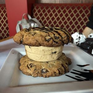 Sandwich à la crème glacée at Vegano in Montreal