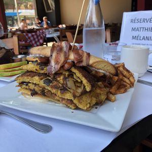 Mini sandwich at Vegano in Montreal