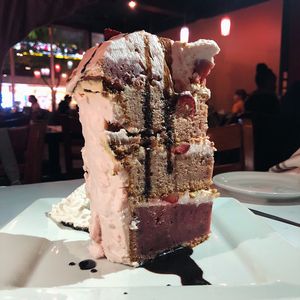 Gâteau citron, fraise et fromage à la crème at Vegano in Montreal