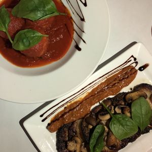 Arancini maison et Patates et champignons grillés at Vegano in Montreal