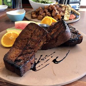 Pain doré gâteau aux carottes maison at Vegano in Montreal