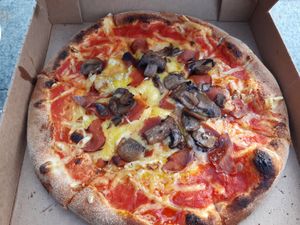 Ham & mushroom at Stoned Pizza in Dublin