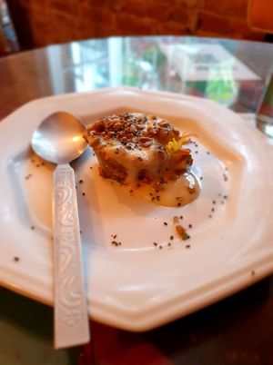 Dessert:
- Mini tartlet with oats, chia, dried fruit filled with homemade dulce de leche
Lemongrass tea, honeydew and ginger at Mantra Gastronomia e Arte in Porto Alegre