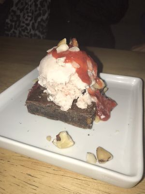 Brownie com sorvete! Incrível  at Mantra Gastronomia e Arte in Porto Alegre