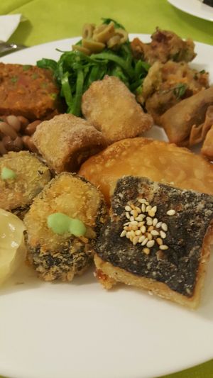 Muita variedade. Diversas opções vegana com todas identificadas. Preço muito acessível. R$ 30.00 o kg at Formosa in Joinville