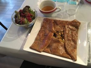 Madras buckwheat pancake (seitan, curry, mushrooms, oignons, potatoes... and salad) at Ty Veg in Perros-guirec