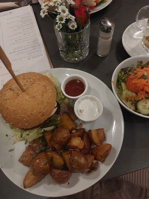 Grünkern Burger at Muellers Cafe in Schwerin