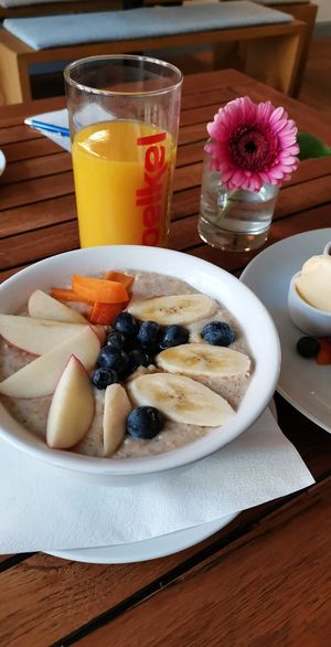 Porridge with oat milk at Muellers Cafe in Schwerin