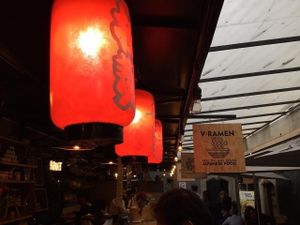 Lámparas tradicionales japonesas en Casa Quimera at V-Ramen - Alvaro Obregon in Mexico City