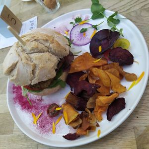 Veg burger with vegetable chips at Jansje in Haarlem