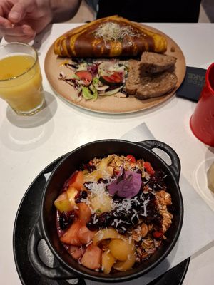 Vegan omelette and acai bowl at Coffee&Cake in Zadar