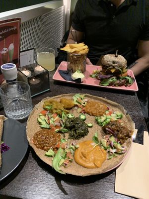 Injara and bbq burger at Mooshka in Amsterdam