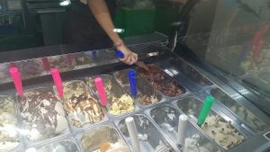 gelato.. some vegan at Gelateria Tramonti in Cartagena