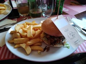 Portobello oilsjteneer with fries. Vegetarian. at Deluxe Burger in Aalst