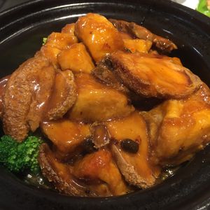 Monkey head mushroom with bean curd and broccoli in black bean sauce  at Vegetarian Kitchen 素食園坊 in Hong Kong Island