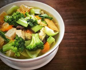 Kimlo soup (warm ginger clear soup with mix vegetable and mushroom) at Bodhi Leaf Eatery in Denpasar