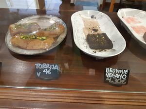 Sorry guys, but I just got their three last vegan torrijas (french toasts) at Sweet36 in Madrid