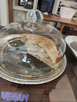 Tarta de manzana vegana at Sweet36 in Madrid