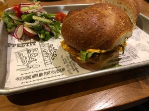 Bun me at Four One Six (416) in Tel Aviv