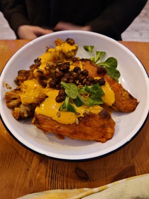 Sweet potatos with cauliflower "wings", roasted chickpeas and sweet peppersauce at Balans Bistro in Bratislava