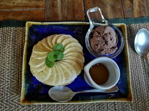El postre! Panqueques de banana con helado de chocolate at Reform Kafe in Chiang Mai