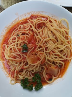 Tallarines con salsa de tomate at Reform Kafe in Chiang Mai