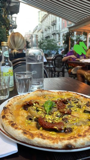 Vegane Pizza  at Mani in Pasta in Milan