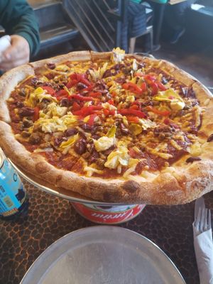 Vegan pizza with painte mozzarella cheese, red peppers, kalamata olives, artichoke hearts, and "meat" crumbles ❤ at Piante Pizzeria in Breckenridge
