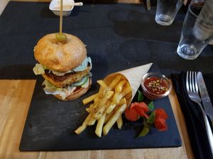 Veggie burger at Luna Rossa in Panglao