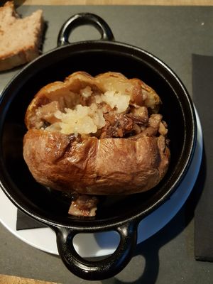 Baked potato with mushrooms at Salotto Caronte in Rome