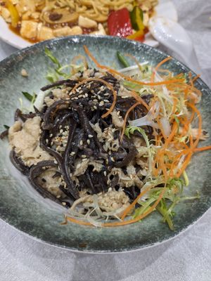 Vegan chicken dish at Tung Fong Siu Kee Yuen 東方小祇園 in Hong Kong Island