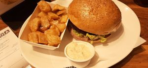 Hamburguesa de quinoa y remolacha. at Bacoa - San Jeronimo in Madrid