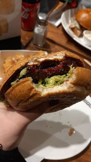 Hamburguesa de quinoa y remolacha. at Bacoa - San Jeronimo in Madrid
