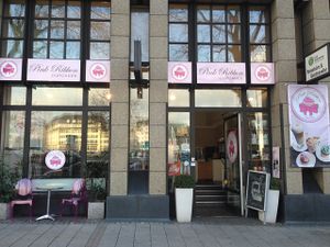 outside at Pink Ribbon Cupcakes in Hamburg