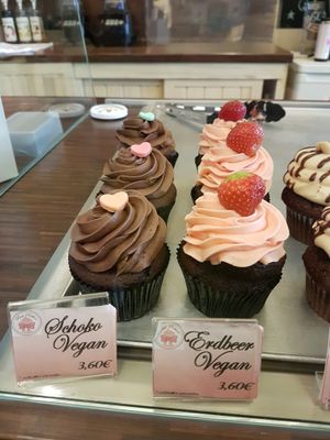 yum! at Pink Ribbon Cupcakes in Hamburg