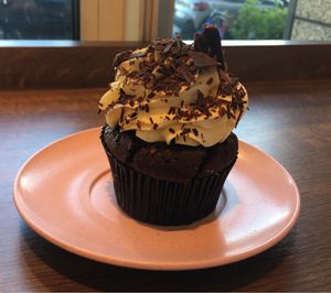 Chocolate-Caramel Cupcake  at Pink Ribbon Cupcakes in Hamburg