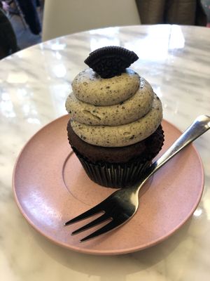 Vegan Oreo cupcake  at Pink Ribbon Cupcakes in Hamburg