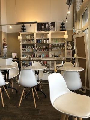 seating area at Pink Ribbon Cupcakes in Hamburg