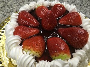 Strawberry & whipped cream vegan cake at Marques Free From in Madrid